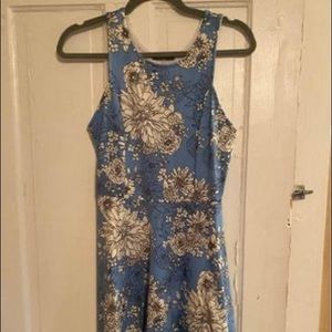 Women’s size medium blue with white floral dress. Very comfortable